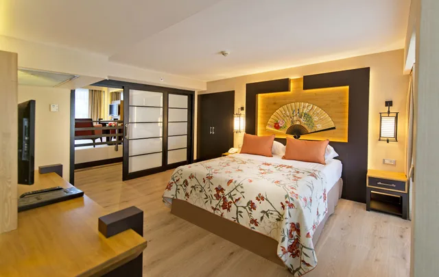 Duplex, Family, King Bed, Sofa, Limak Lara De Luxe Hotel and Resort 1/4