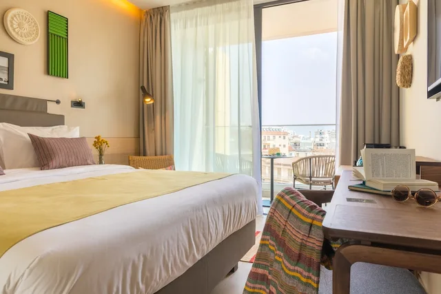 غرفة قياسية بسرير كوين، Hotel Indigo Larnaca by IHG - Adults Only 2/2