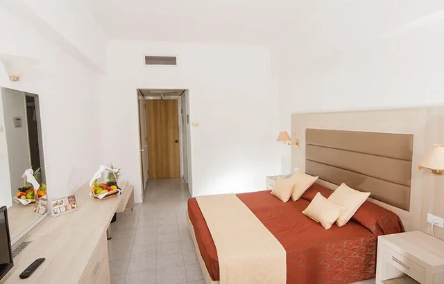 غرفة قياسية بسريرين منفصلين بإطلالة على البحر، Belair Beach Hotel 7/10