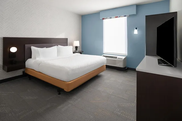 Suite, King Bed, Bathtub, Accessible, Home2 Suites By Hilton Meridian 3/8