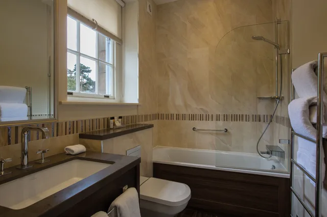 Classic, Double Bed, Crathorne Hall Hotel 6/8