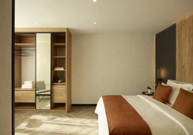 Port, Comfort, Queen Bed، The Port Square Hotel 5/7
