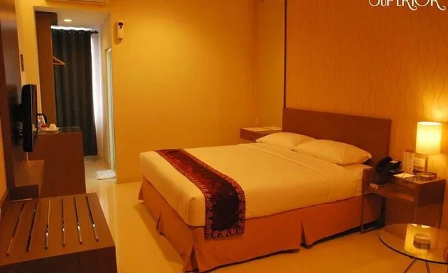 غرفة ديلوكس بسرير مزدوج للمدخنين، Grand Fatma Hotel Tenggarong 1/2