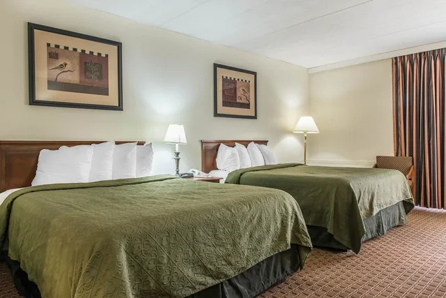 غرفة قياسية بسريرين كوين، Rodeway Inn Brookville, PA 2/9