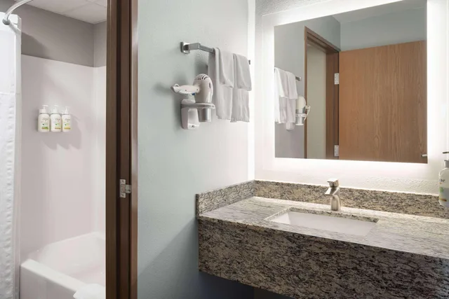 جناح استوديو بسرير كينج، AmericInn by Wyndham Beaver Dam 4/5