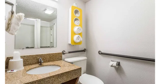 Room, Quadruple, 2 Double Beds, Motel6 Elk Grove Village, IL 4/4