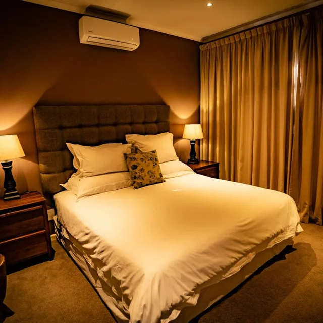 جناح بسرير كينج بإطلالة على الجبل، The Royal Hotel 1/6