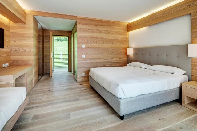 جناح جونيور، Lajadira Hotel 2/5