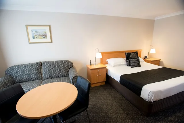 غرفة سوبيريور بسرير كينج، Best Western Plus All Settlers Motor Inn 2/5