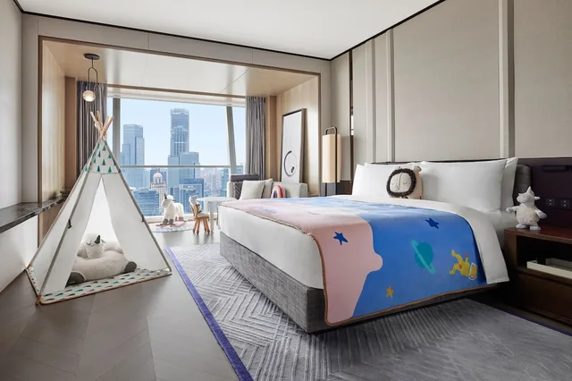 غرفة ديلوكس بسرير كينج بإطلالة على النهر، Jw Marriott Marquis Hotel Shanghai Pudong 2/5
