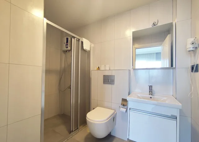 غرفة قياسية بسرير مزدوج بإطلالة جزئية على البحر، Sav-ir Suit Otel 8/9