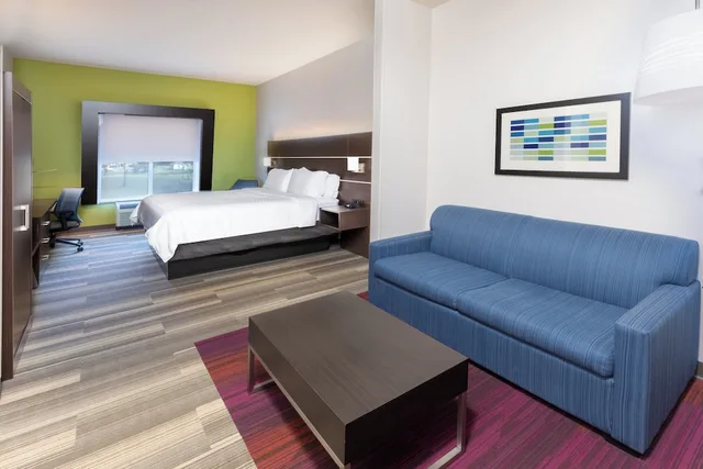 جناح بسرير كينج مع أريكة، Holiday Inn Express Hotel and Suites Picayune-Stennis Space Cntr 2/2