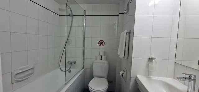 غرفة بسرير كوين بإطلالة على الجبل، Navarria Hotel 9/10