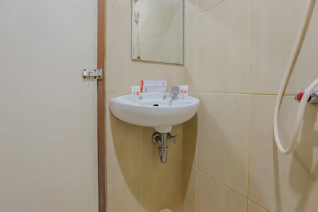 غرفة ديلوكس بسرير مزدوج، OYO 918 Hotel Senen Indah Syariah 7/7