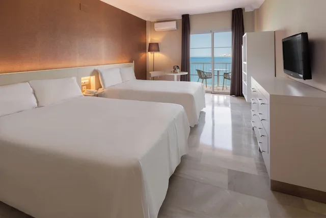 Xtra, Superior, 2 Queen Beds, Sea Front, Sea View، Sol Guadalmar Malaga 2/10