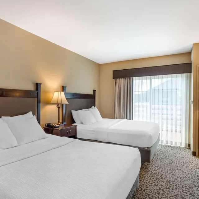 جناح بسريرين كوين وسرير كوين مع أريكة، Best Western Plus Intercourse Village Inn & Suites 1/6