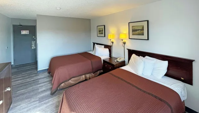 غرفة بسريرين مزدوجين، Magnuson Hotel Fort Wayne North Coliseum 5/10