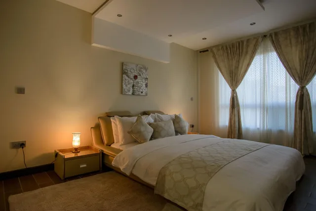 جناح سوبيريور، The Landmark Suites 4/10