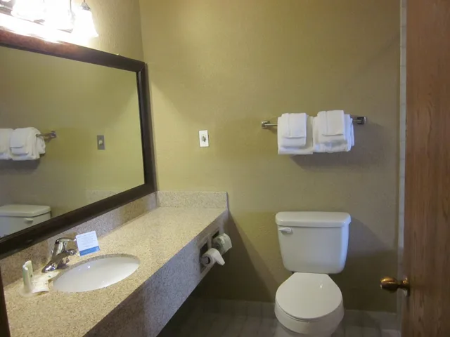 غرفة بسرير مزدوج لذوي الإعاقة، Quality Inn Upper Sandusky OH 4/5
