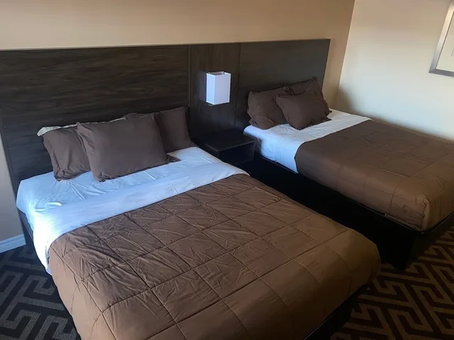 Room, 2 Queen Beds, Falls Lodge by the Falls 5/10