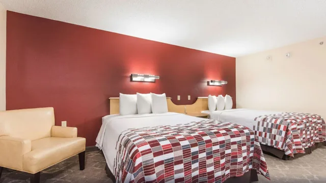 Room, Queen Bed, Accessible, Red Roof Inn Seattle Airport Seatac 2/4