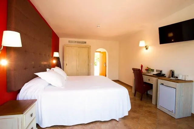 غرفة سوبيريور بسرير كوين وسرير فردي، Paloma Blanca Boutique Hotel 1/2