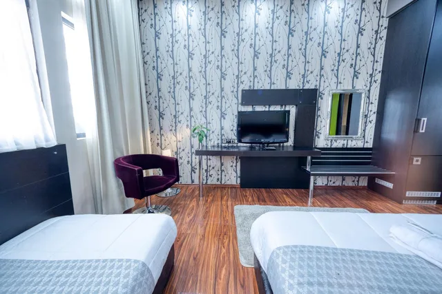 غرفة ثلاثية، Gallery Art Hotel 7/8