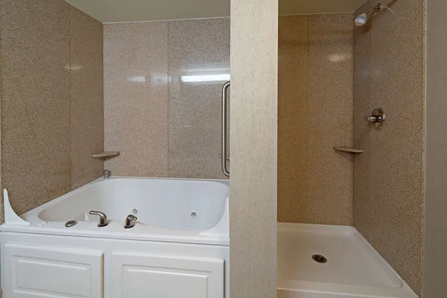غرفة بسرير كينج بحوض استحمام، Hampton Inn Suites Bremerton 7/9