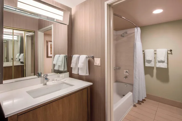 غرفة بسريرين مزدوجين لذوي الإعاقة، Courtyard Henderson Green Valley 5/5