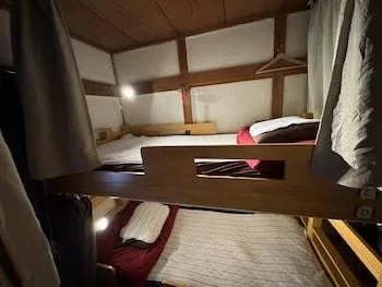 Mixed Dorm, 3 Beds, Shared Bathroom, Peace House Showa 1/1
