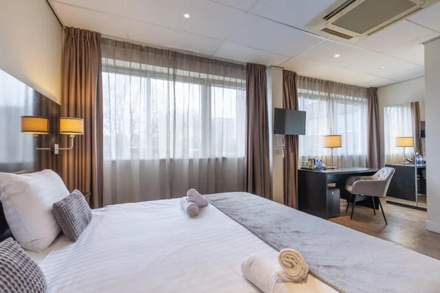 غرفة رباعية بأربعة أسرّة وسريرين منفصلين، Westlake Hotels Amsterdam 2/4