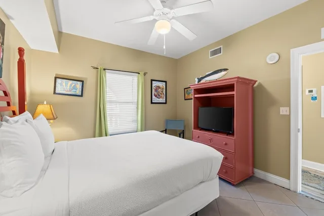 شقة سكنية بسرير كينج وسرير كوين وسرير فردي بإطلالة على البحر بـ3 غرف نوم مع أريكة، Calypso Beach Resort By Panhandle Getaways 2/10