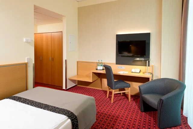 غرفة تنفيذية مفردة بسرير مزدوج، Airporthotel Berlin Adlershof 3/4