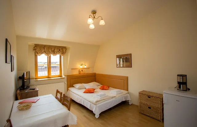 شقة كلاسيكية بسريرين منفصلين بغرفتي نوم مع أريكة، Kazimierz S Secret Apartments 7/10