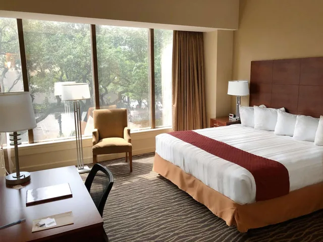 غرفة بسرير كينج لذوي الإعاقة، Blake Hotel New Orleans, BW Signature Collection 2/4