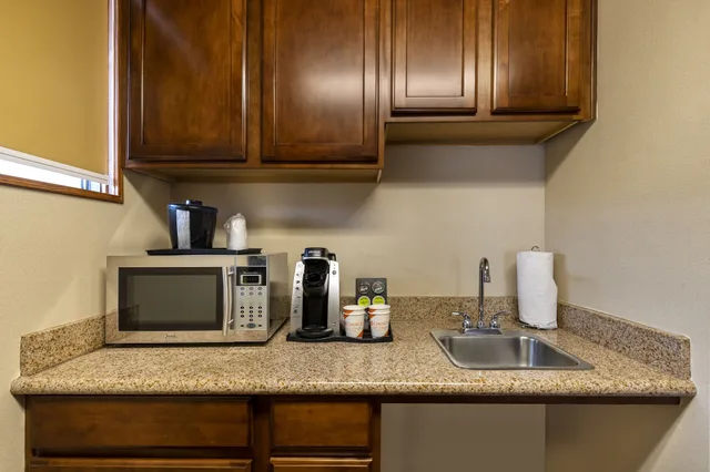 Suite, 2 Queen Beds, Parlor, Sofa، Comfort Suites Goodyear West Phoenix 7/7
