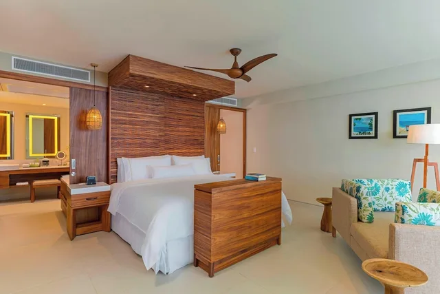 جناح رئاسي بسرير مزدوج بإطلالة على البحر بغرفة نوم واحدة، The Westin Cozumel 2/6