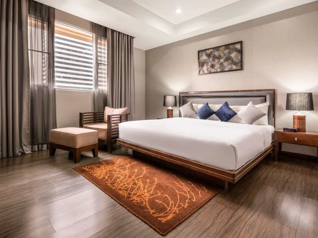 جناح تنفيذي بسرير كينج بشرفة، Grand Mercure Bangkok Asoke Residence 3/10
