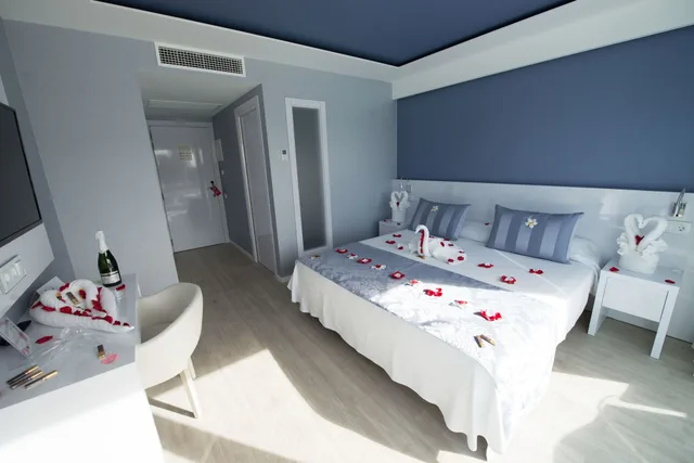 Premier, Twin Beds, Partial Sea View, Partial Line View, Masd Mediterraneo 8/10