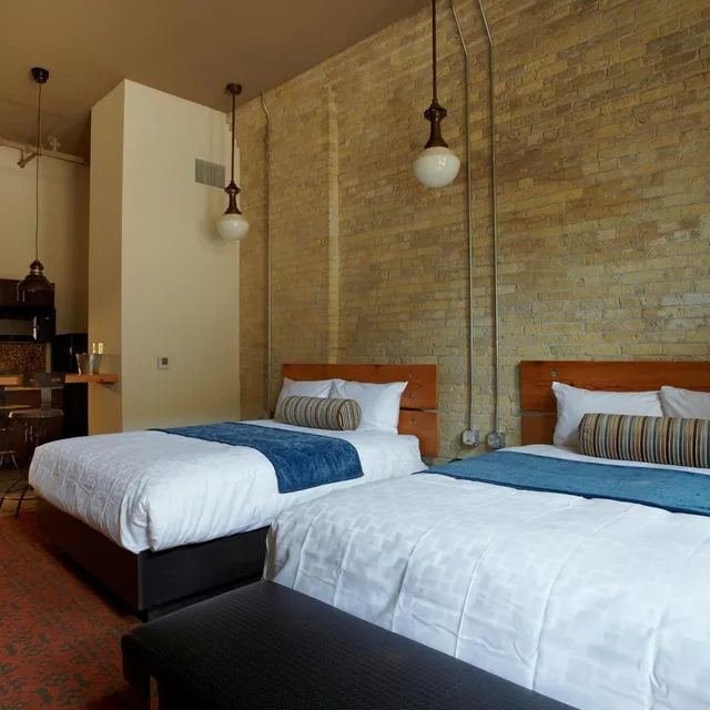 Deluxe, Studio, Double Bed, The Brewhouse Inn Suites 1/10