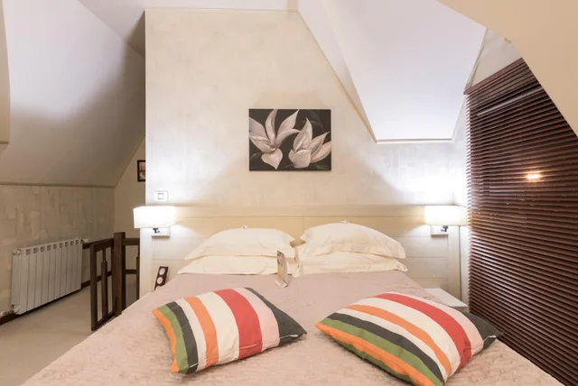 Apartment, Sofa, Ioana 3/4