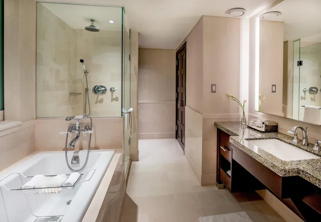 Room, King Bed, Channel View, Accessible، INTERCONTINENTAL BOSTON 2/4