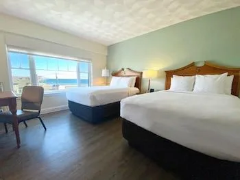 غرفة قياسية بسرير مزدوج في المبنى الرئيسي لذوي الإعاقة، Atlantic Beach Hotel Newport 1/2