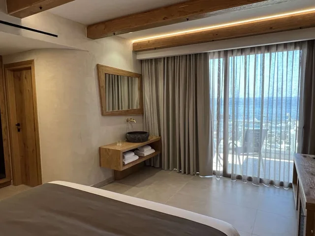غرفة بريميوم بسرير مزدوج بإطلالة على البحر، The Noverian Antama Organic Beach Resort Chania 5/6