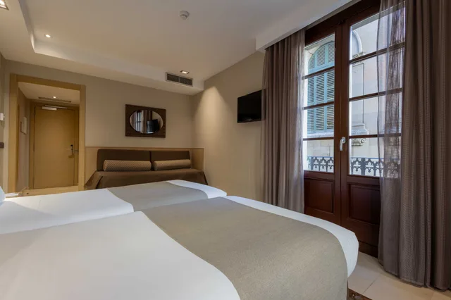 غرفة قياسية ثلاثية، Gran Hotel Barcino 3/10