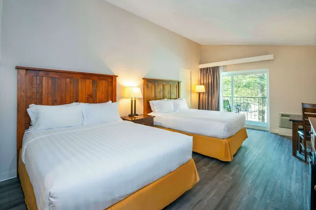 Room, 2 Queen Beds, Balcony, Hill Side، Hidden Valley Resort, Ascend Hotel Collection 2/6
