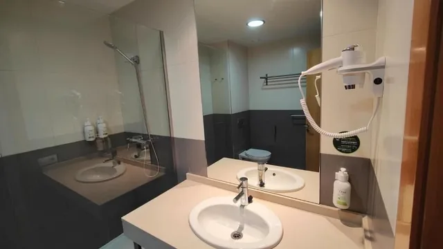 غرفة بسريرين منفصلين، B&B HOTEL Miranda de Ebro 5/7