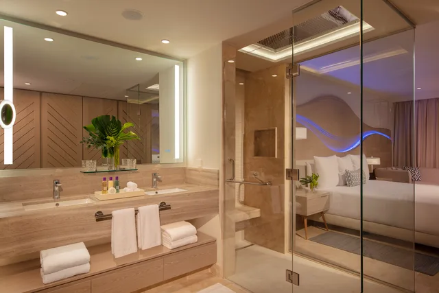 جناح جونيور بسرير كينج بإطلالة جزئية على البحر، BREATHLESS CANCUN SOUL RESORT AND SPA 1/1