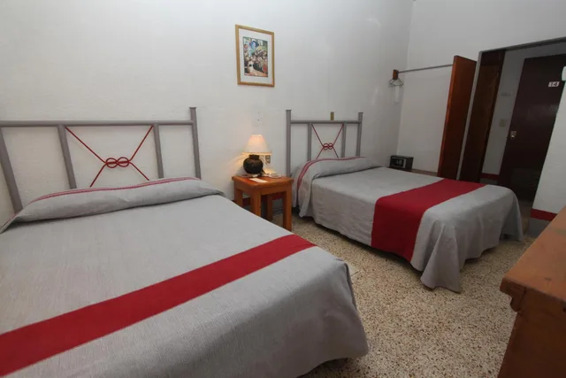 غرفة ثلاثية، Posada del Cid 1/3