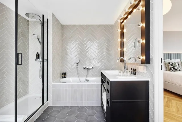 Junior Suite, King Bed, Eiffel View، H4 Wyndham Paris Pleyel 9/10